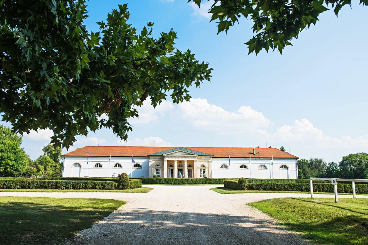 مبيت وإفطار Alcsutdoboz Pannonia Golf & Country Club المظهر الخارجي الصورة