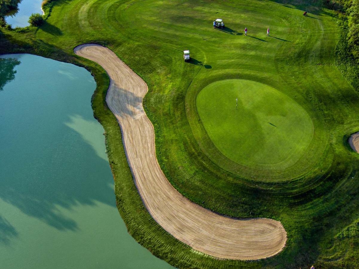 مبيت وإفطار Alcsutdoboz Pannonia Golf & Country Club المظهر الخارجي الصورة